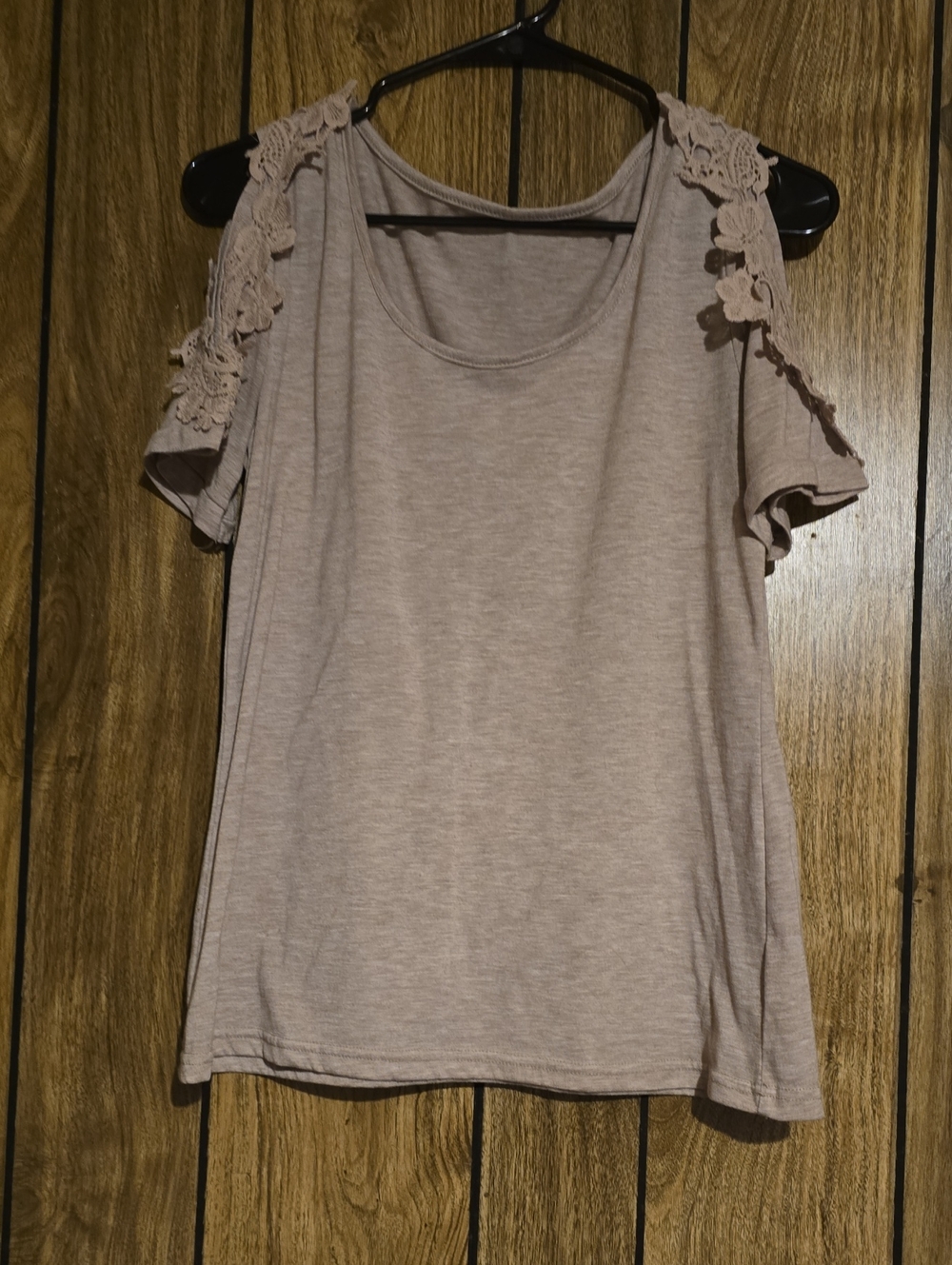 Women's Lace Cold-Shoulder Tee in Light Taupe